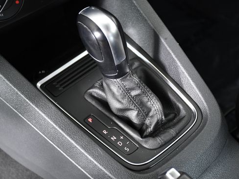 Used 2017 Volkswagen Jetta S image 16