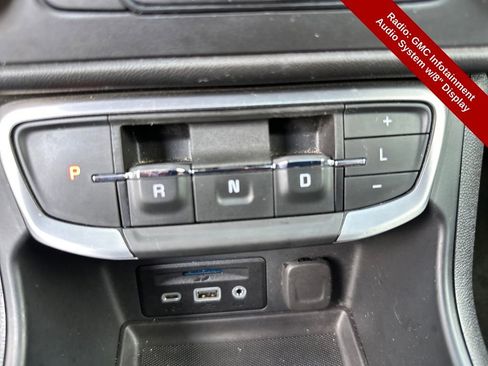 Used 2024 GMC Terrain SLT image 27