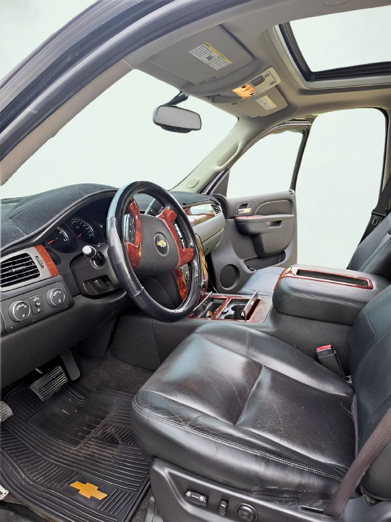 Used 2013 Chevrolet Avalanche LTZ AWD/4WD image 5