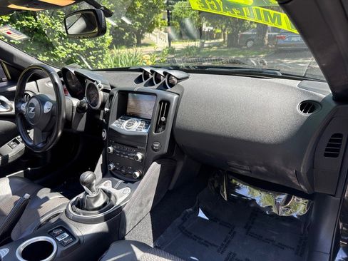 Used 2010 Nissan 370Z Touring w/ Sport Pkg RWD image 26