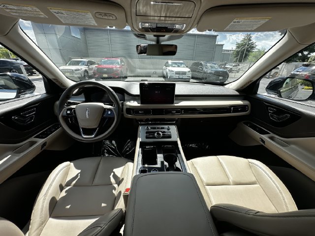 Certified 2024 Lincoln Aviator AWD w/ Elements Package image 3