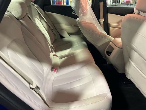Used 2015 Chrysler 200 Limited w/ Convenience Group FWD image 12
