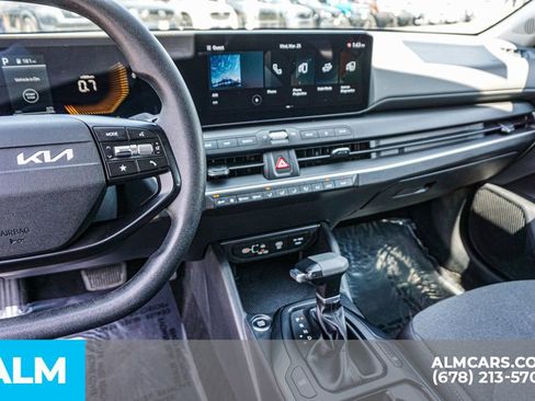 Used 2025 Kia K4 LXS image 32