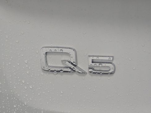 Certified 2025 Audi Q5 2.0T Premium Plus image 33