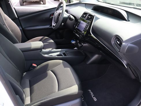 Used 2021 Toyota Prius L Eco FWD image 7