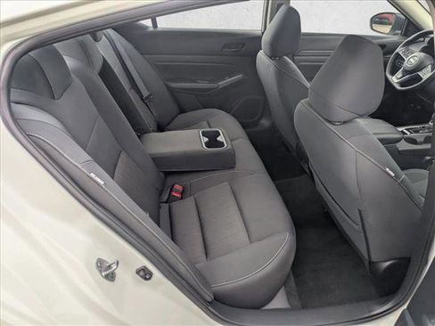Used 2025 Nissan Altima 2.5 SV FWD image 17