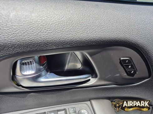 New 2027 Chrysler Pacifica Select FWD image 18