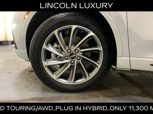 Used 2025 Lincoln Corsair Grand Touring w/ Towing Package AWD/4WD image 43