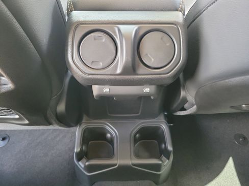 New 2025 Jeep Gladiator High Tide image 10