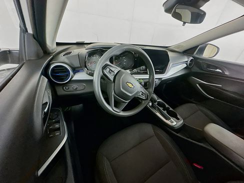 Used 2025 Chevrolet Trax LS image 17