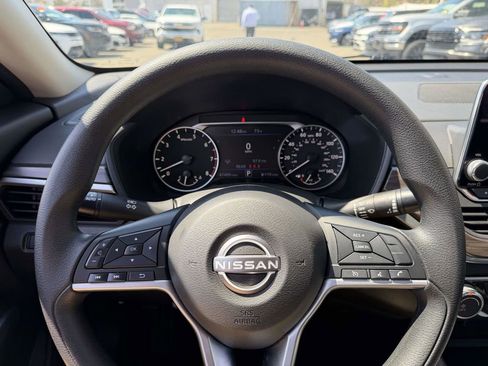 Used 2024 Nissan Altima 2.5 SV image 35