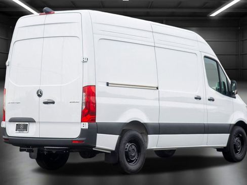 Used 2025 Mercedes-Benz Sprinter 2500 image 11