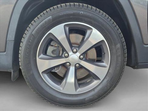 Used 2019 Jeep Cherokee Limited AWD/4WD image 24
