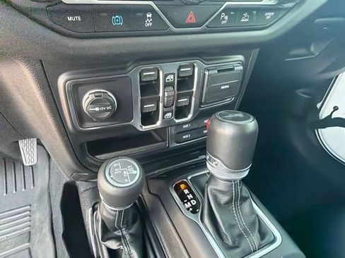 Used 2024 Jeep Wrangler Unlimited Sahara w/ Technology Group AWD/4WD image 29