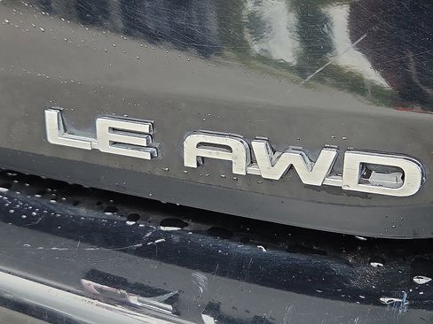 Used 2024 Toyota Highlander LE image 9