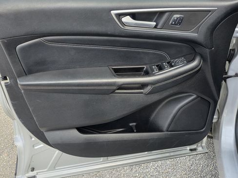 Used 2016 Ford Edge Titanium FWD image 34