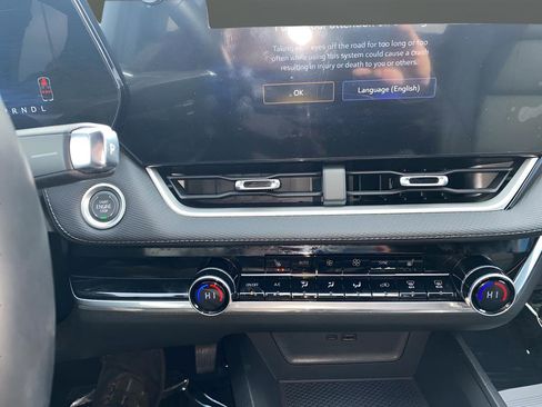 Used 2025 Chevrolet Equinox LT w/ Convenience Package II image 16