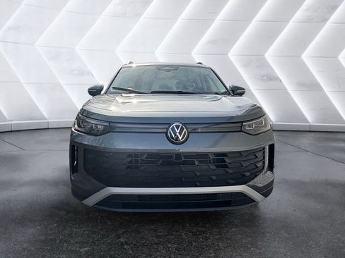 New 2025 Volkswagen Tiguan SE AWD/4WD image 2