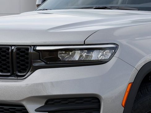 New 2025 Jeep Grand Cherokee Altitude image 10