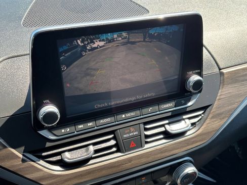 Used 2025 Nissan Altima 2.5 SV FWD image 24