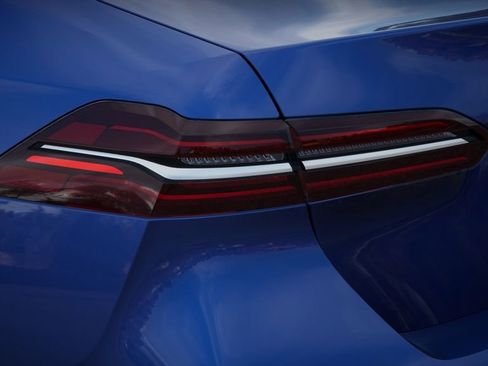 Used 2025 BMW 530i w/ Premium Package image 38