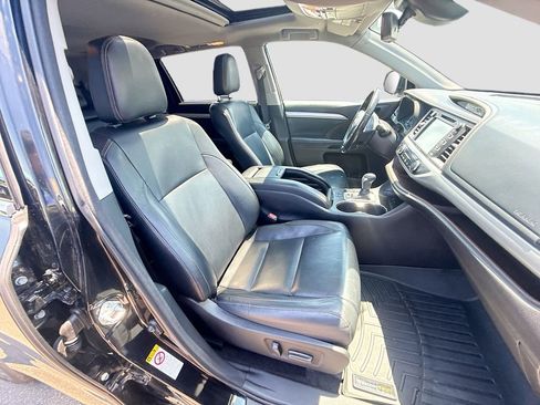 Used 2018 Toyota Highlander XLE FWD image 33