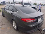 Used 2017 Ford Fusion SE image 2