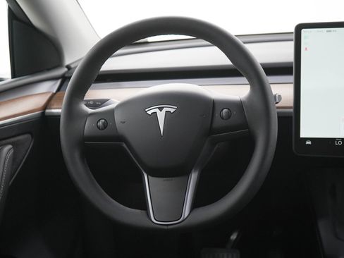 Used 2024 Tesla Model Y Long Range AWD/4WD image 17