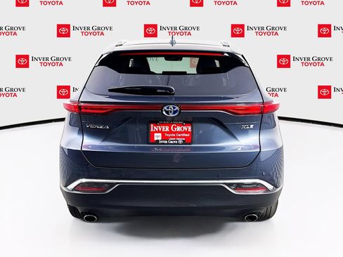 Used 2024 Toyota Venza XLE image 6