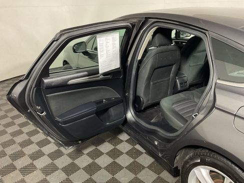 Used 2018 Ford Fusion SE w/ Fusion SE Technology Package image 31