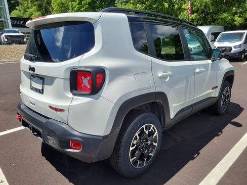 Used 2023 Jeep Renegade Trailhawk w/ Trailer Tow Group AWD/4WD image 3