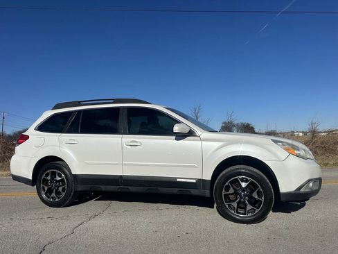 Used 2011 Subaru Outback 2.5i Premium image 1