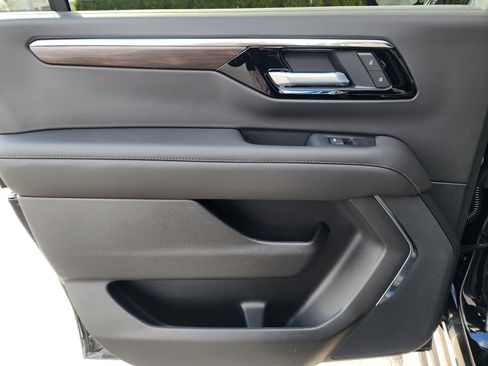 New 2026 Chevrolet Suburban LS image 15