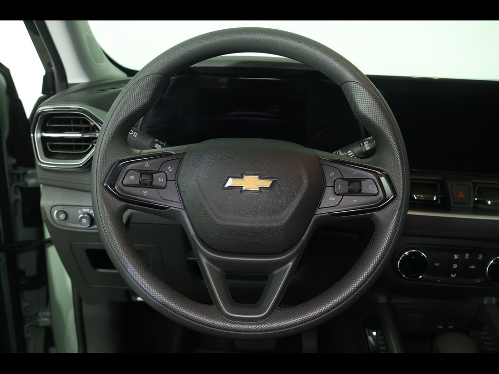 Used 2025 Chevrolet TrailBlazer LS w/ LS Convenience Package FWD image 14