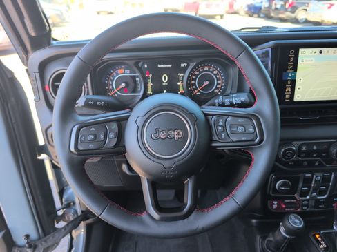 Used 2024 Jeep Wrangler Unlimited Rubicon w/ Technology Group image 25