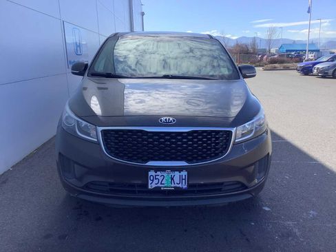 Used 2017 Kia Sedona LX image 6
