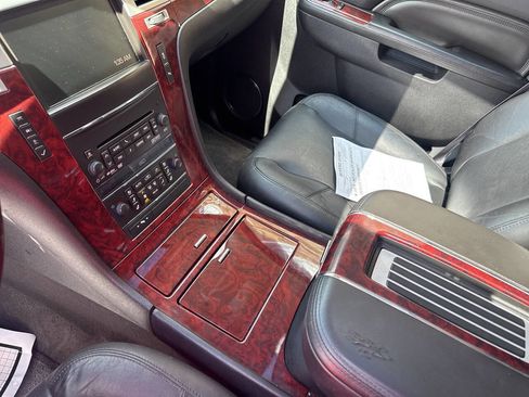 Used 2012 Cadillac Escalade Luxury image 29