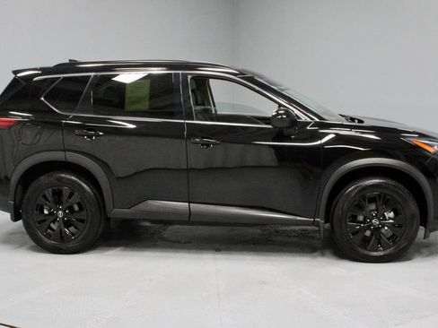 Certified 2023 Nissan Rogue SV w/ SV Premium B Package AWD/4WD image 4