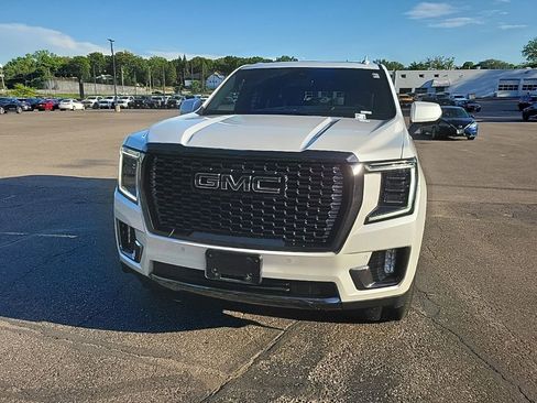 Used 2024 GMC Yukon Denali Ultimate AWD/4WD image 3
