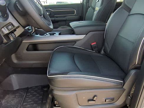 New 2026 RAM 2500 Laramie AWD/4WD image 16
