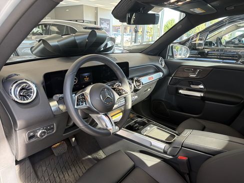 Used 2026 Mercedes-Benz GLB 250 4MATIC image 8
