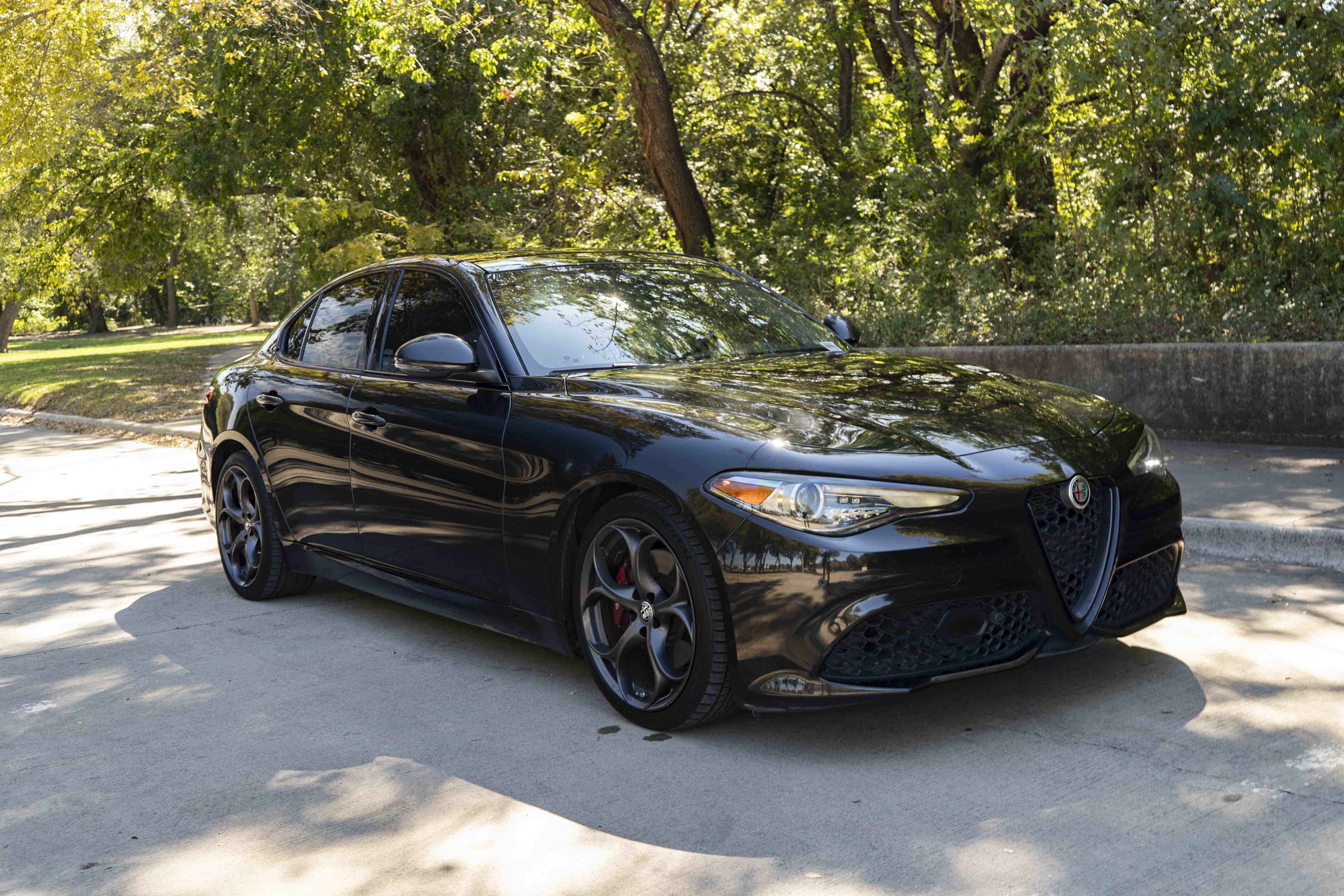 Used 2019 Alfa Romeo Giulia Ti Sport w/ Quick Order Package 22U Sport RWD image 2