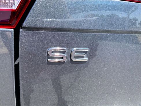 Used 2024 Volkswagen Tiguan SE R-Line FWD image 9
