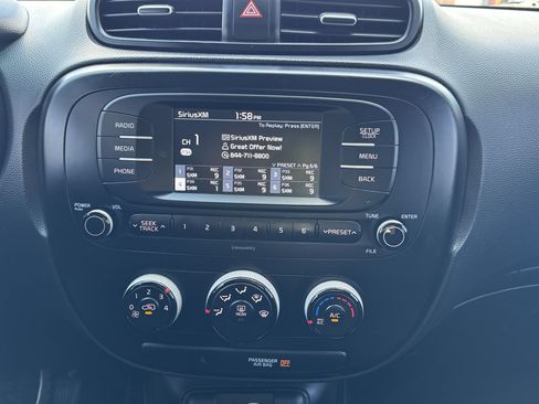 Used 2018 Kia Soul FWD image 16