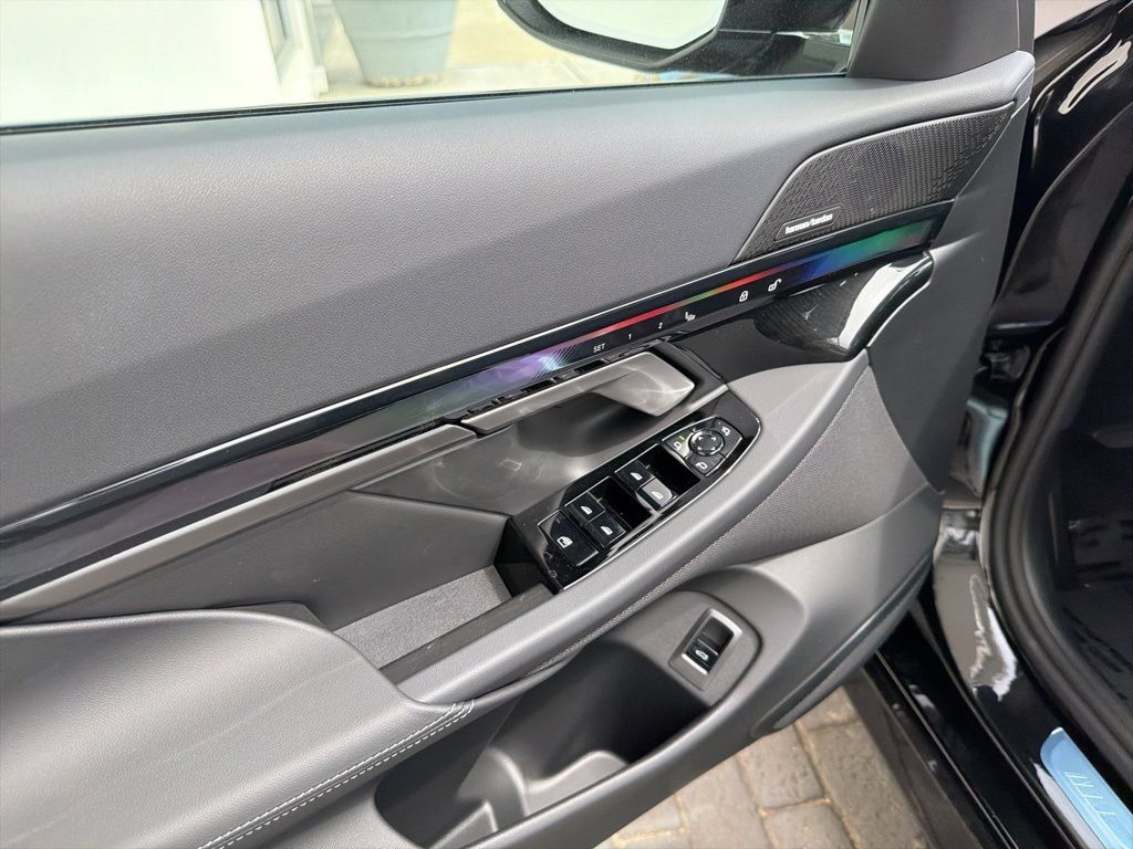 New 2027 BMW 550e xDrive AWD/4WD image 32