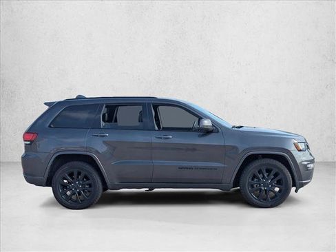 Used 2019 Jeep Grand Cherokee Altitude image 4