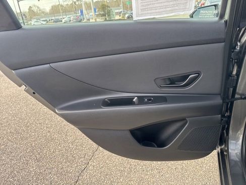 Certified 2025 Hyundai Elantra Sport image 50