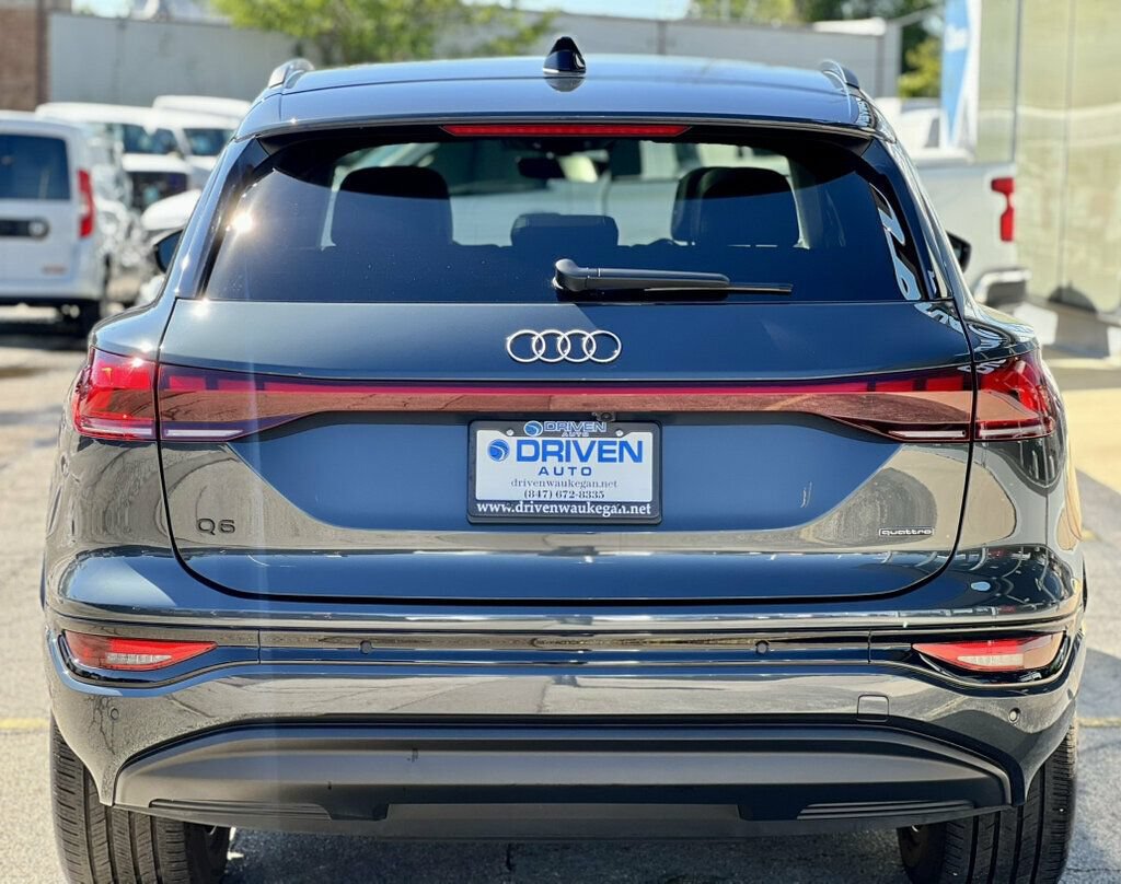 Used 2025 Audi Q6 e-tron Premium w/ Convenience Package AWD/4WD image 4