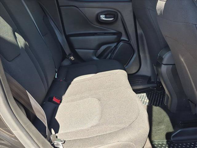 Used 2023 Jeep Renegade Latitude AWD/4WD image 19