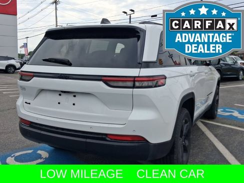 Used 2023 Jeep Grand Cherokee Altitude AWD/4WD image 7